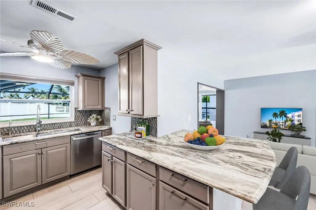 1621 SE 29th Terrace Cape Coral FL 33904