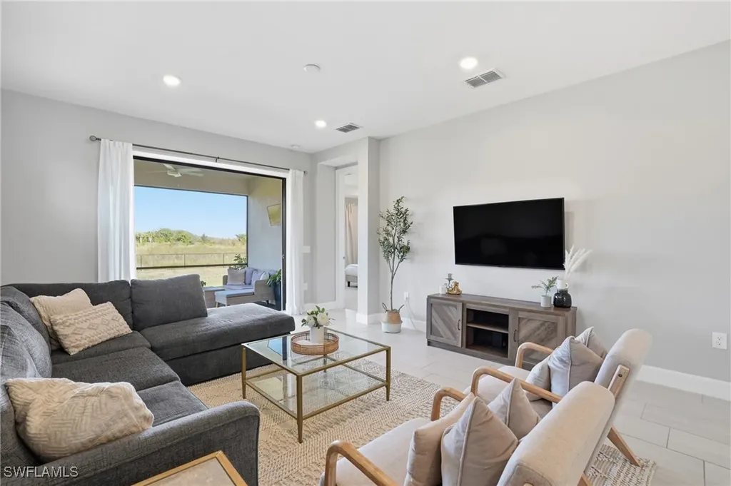 Estero FL, 20064 Kingmont Drive