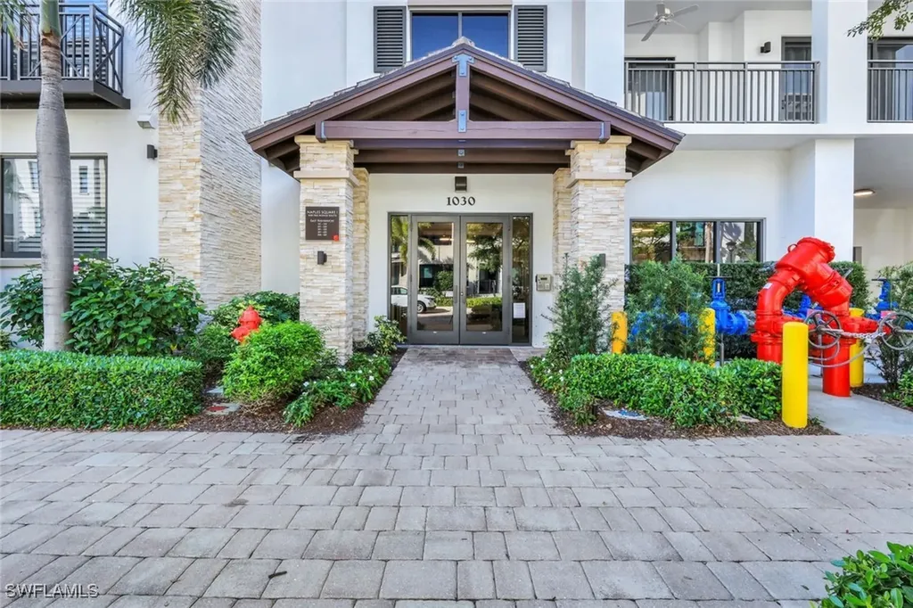 1030 3rd Avenue S Naples FL 34102