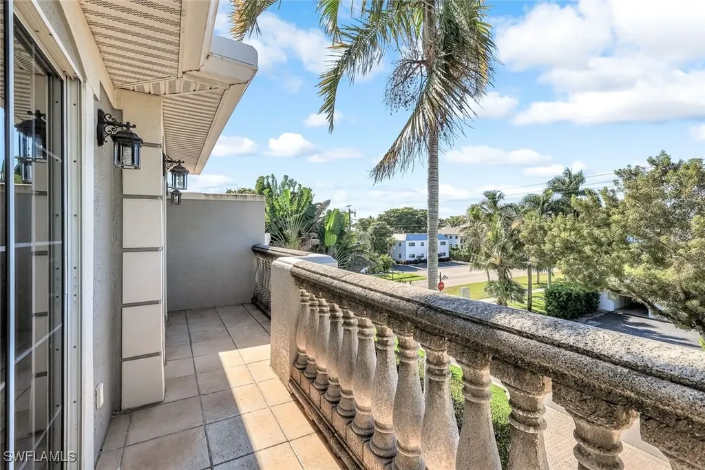 993 8th Street S Naples FL 34102