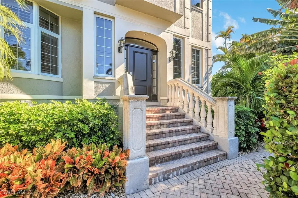 993 8th Street S Naples FL 34102