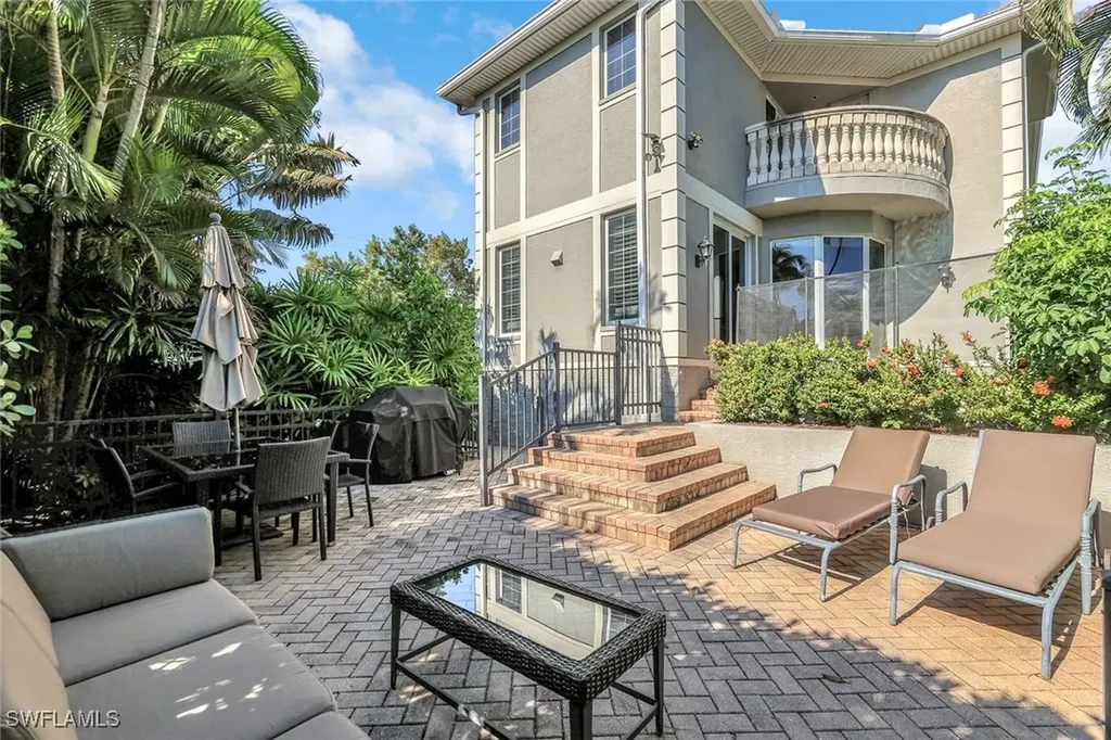 993 8th Street S Naples FL 34102