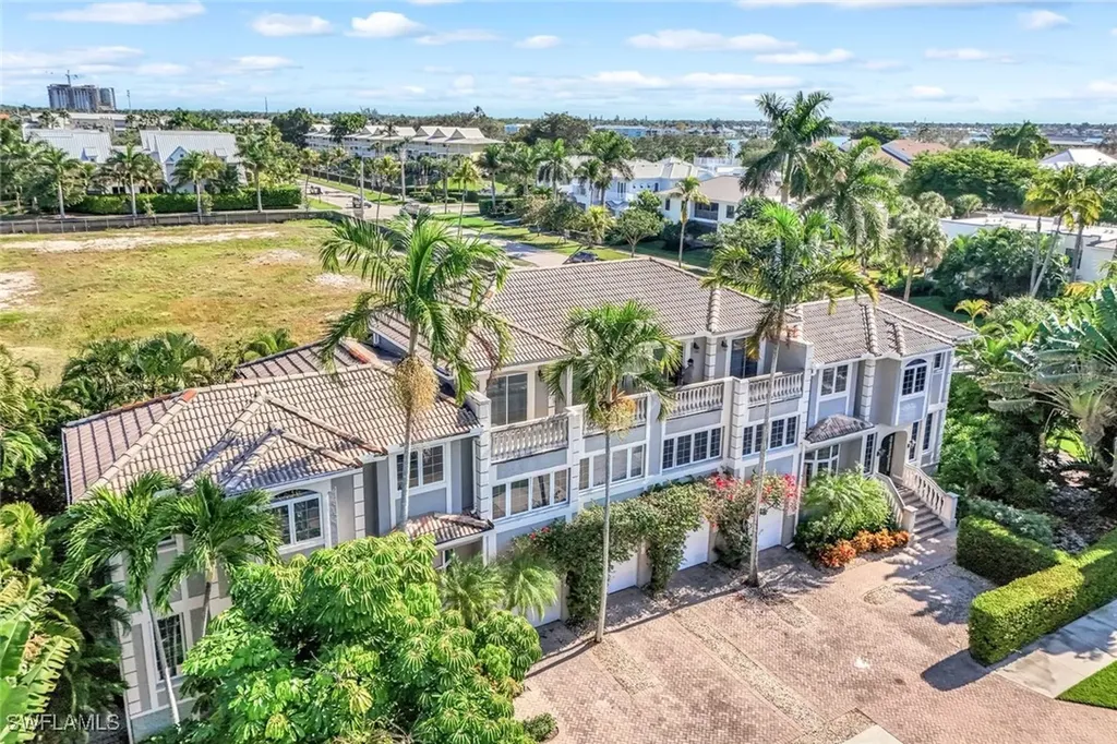 993 8th Street S Naples FL 34102