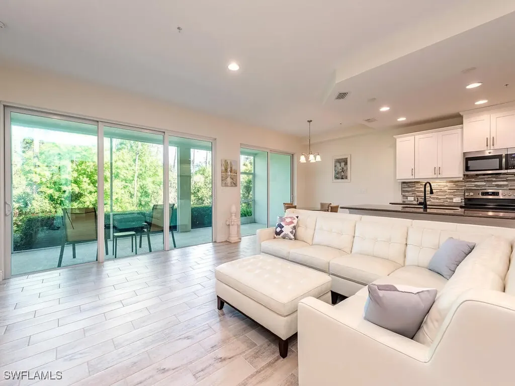 6981 Avalon Circle Naples FL 34112
