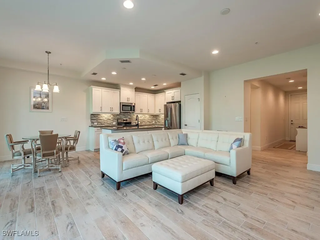 6981 Avalon Circle Naples FL 34112