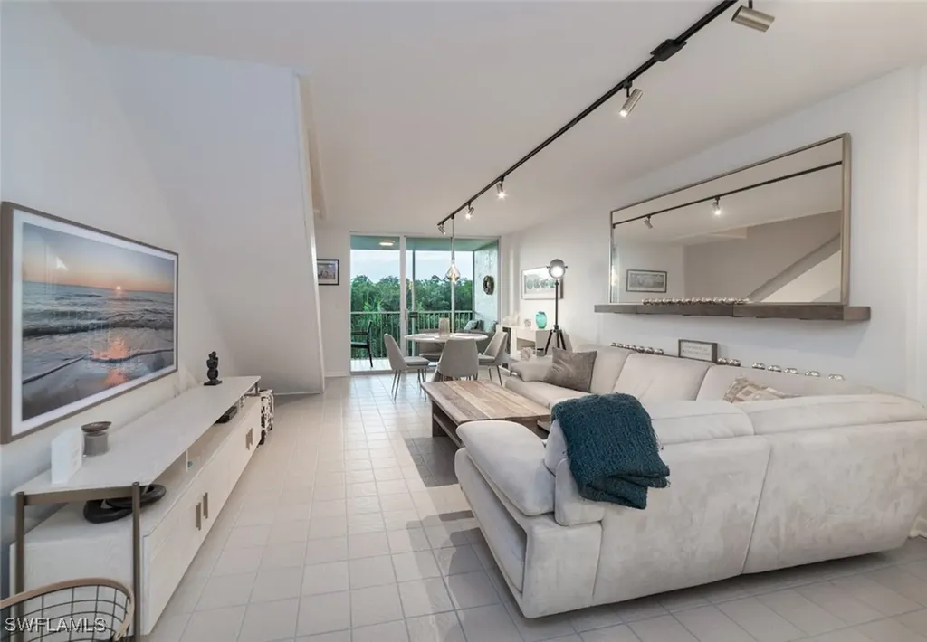 5 Bluebill Avenue Naples FL 34108