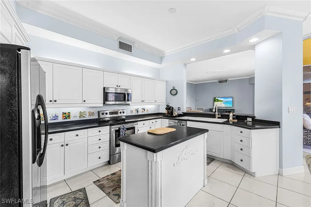 451 Bayfront Place Naples FL 34102