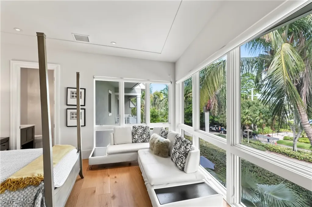 12 6th Street S Naples FL 34102