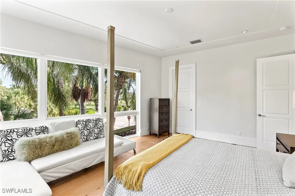 12 6th Street S Naples FL 34102
