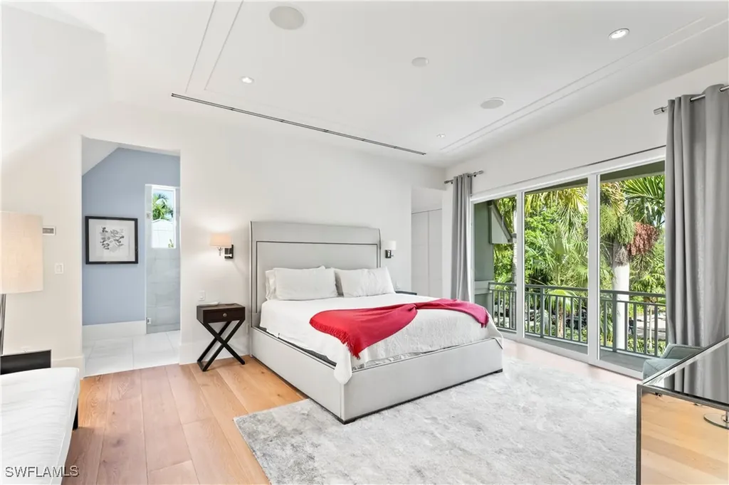 12 6th Street S Naples FL 34102