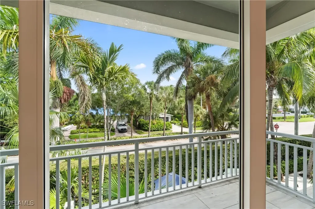 12 6th Street S Naples FL 34102