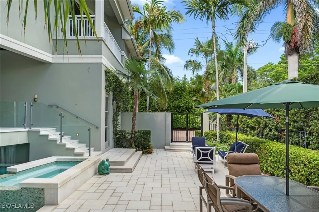 12 6th Street S Naples FL 34102