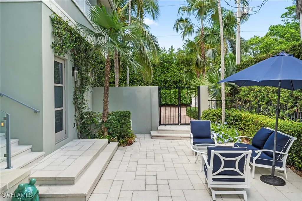 12 6th Street S Naples FL 34102
