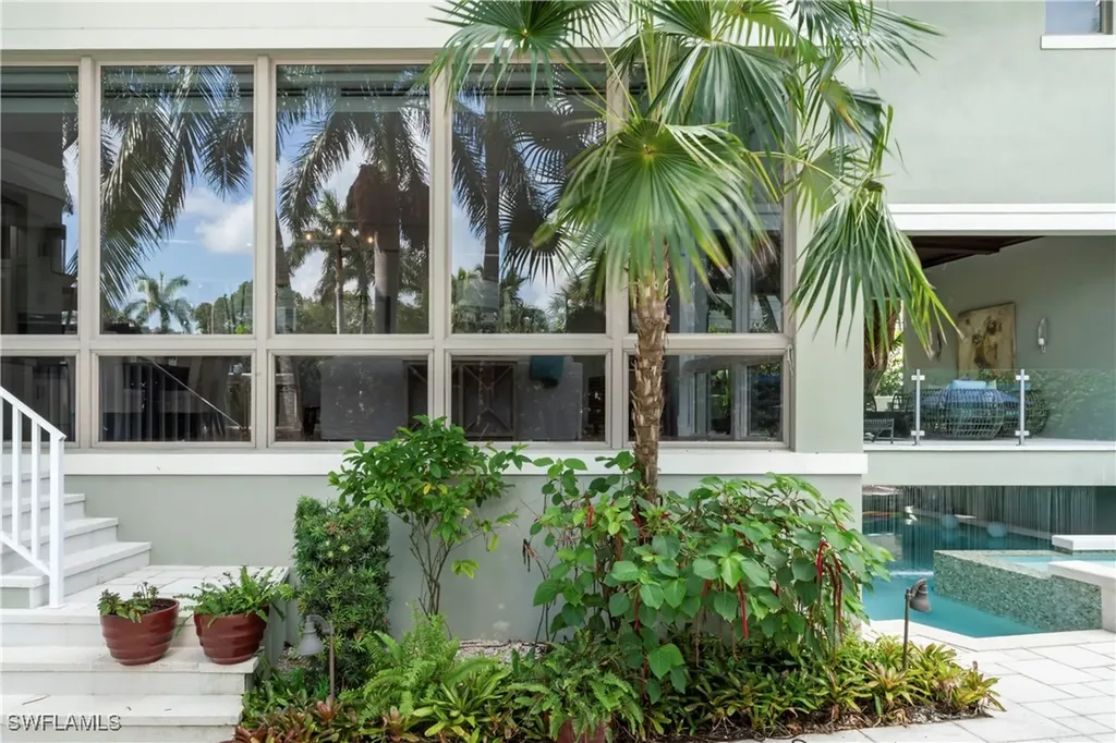 12 6th Street S Naples FL 34102
