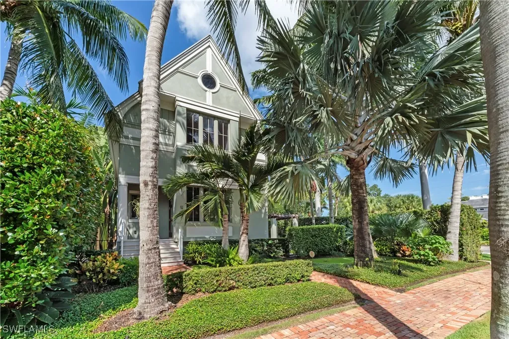 12 6th Street S Naples FL 34102