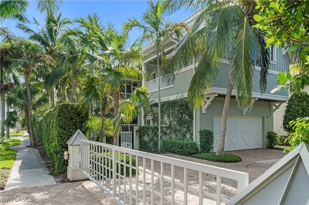 12 6th Street S Naples FL 34102