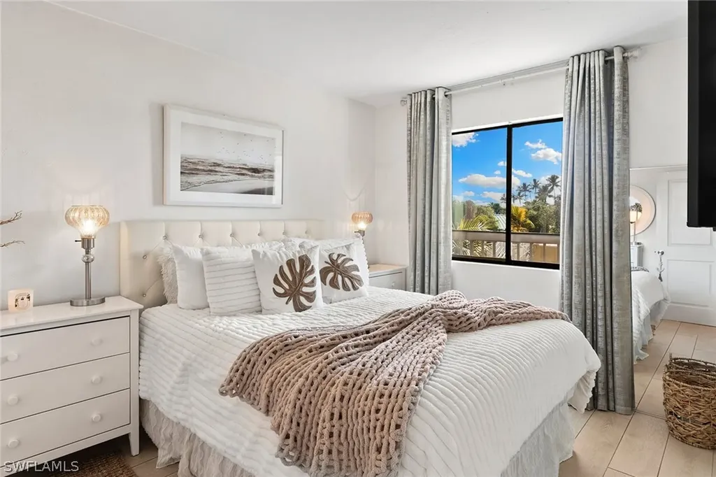 260 Southbay Drive Naples FL 34108