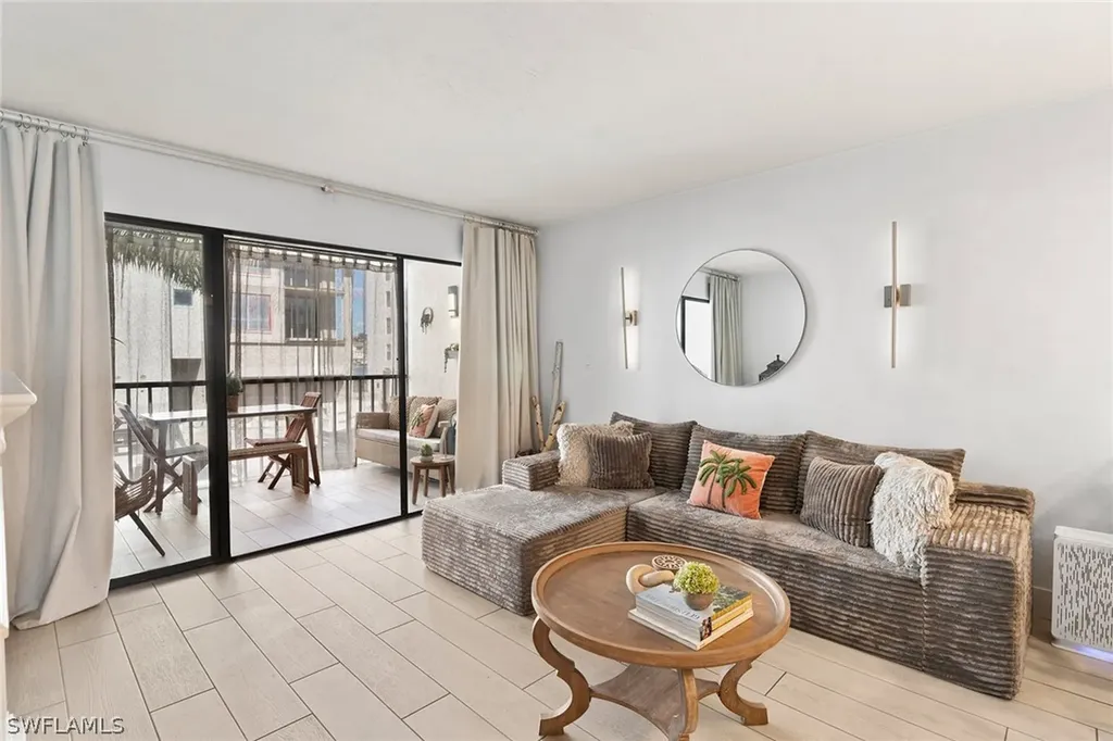 260 Southbay Drive Naples FL 34108