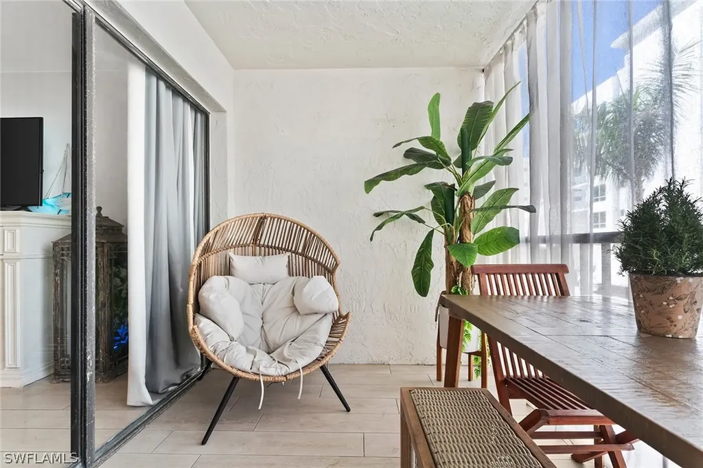 260 Southbay Drive Naples FL 34108