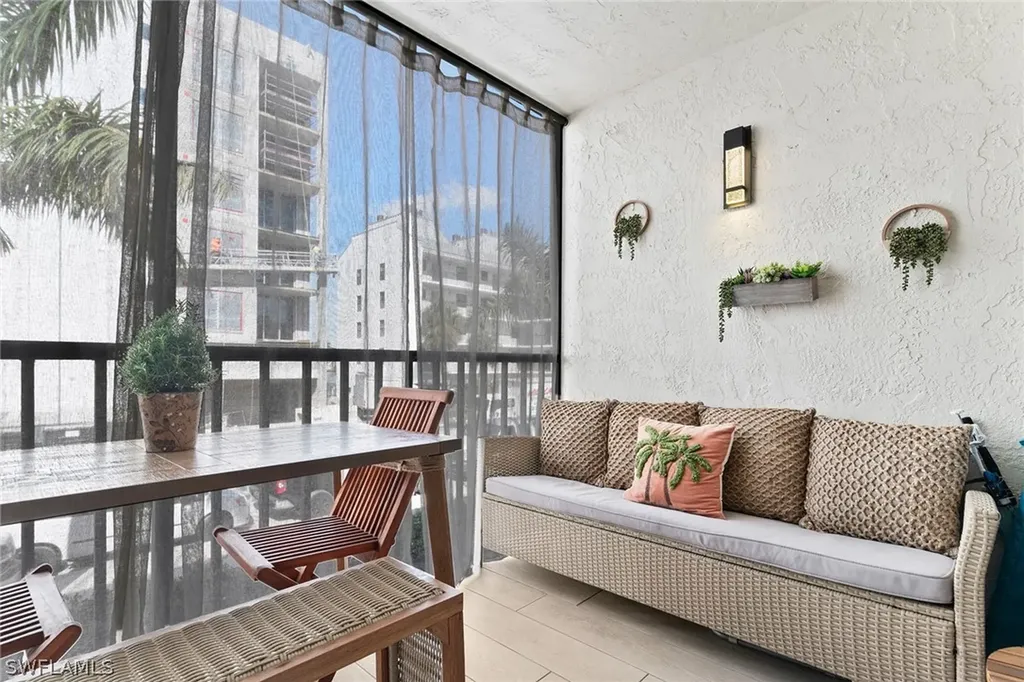 260 Southbay Drive Naples FL 34108