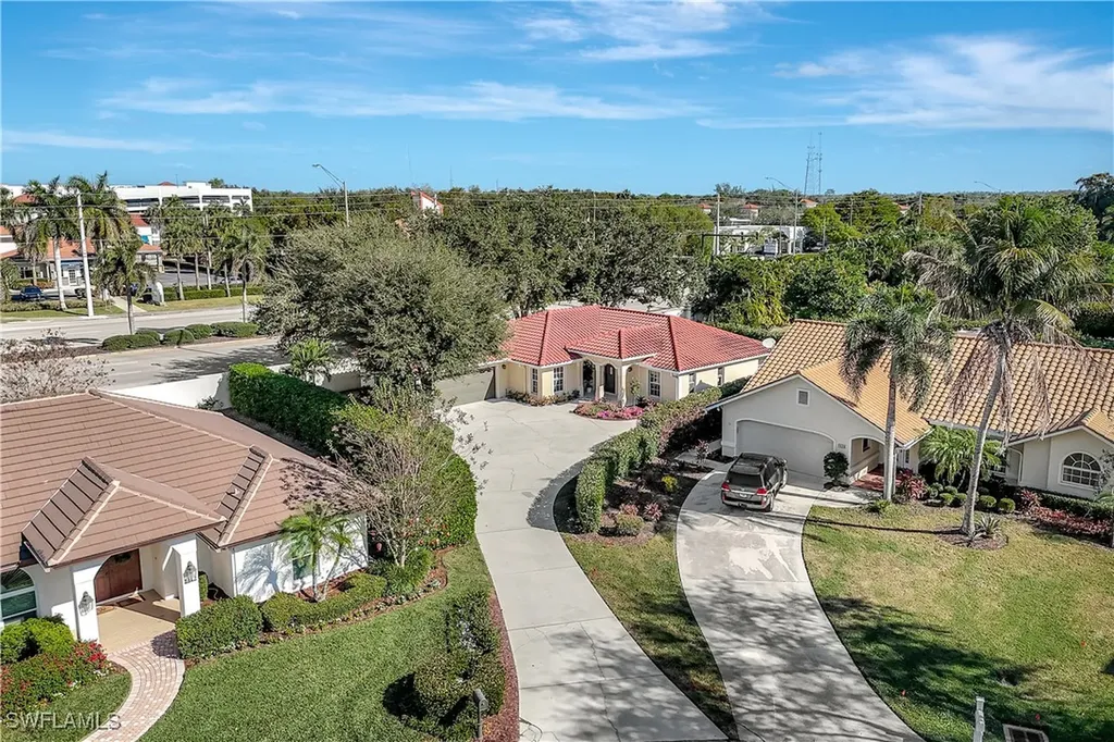 5138 Kristin Court Naples FL 34105