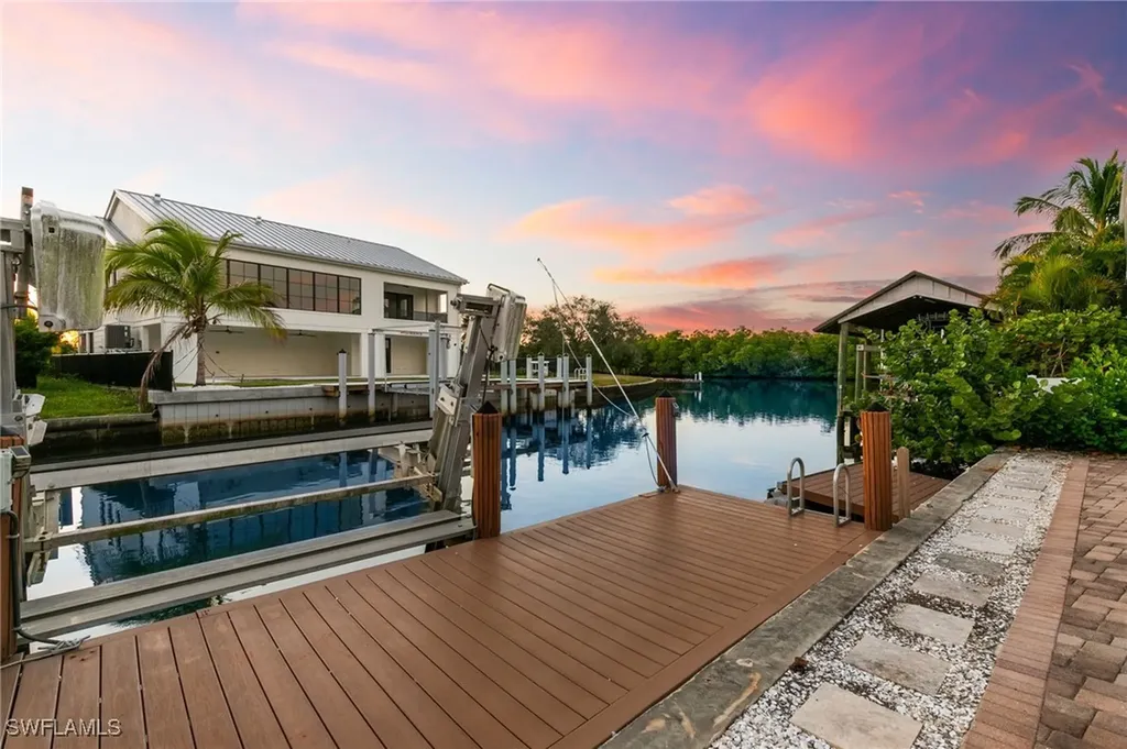 1794 Holiday Lane Naples FL 34104