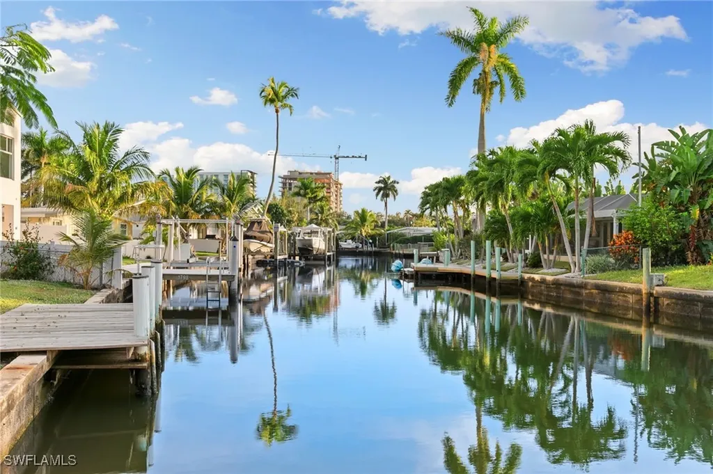 1794 Holiday Lane Naples FL 34104