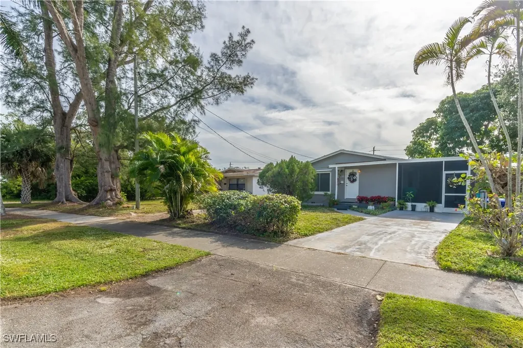 1360 5th Avenue N Naples FL 34102