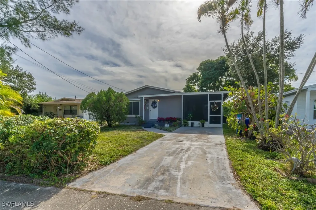 1360 5th Avenue N Naples FL 34102