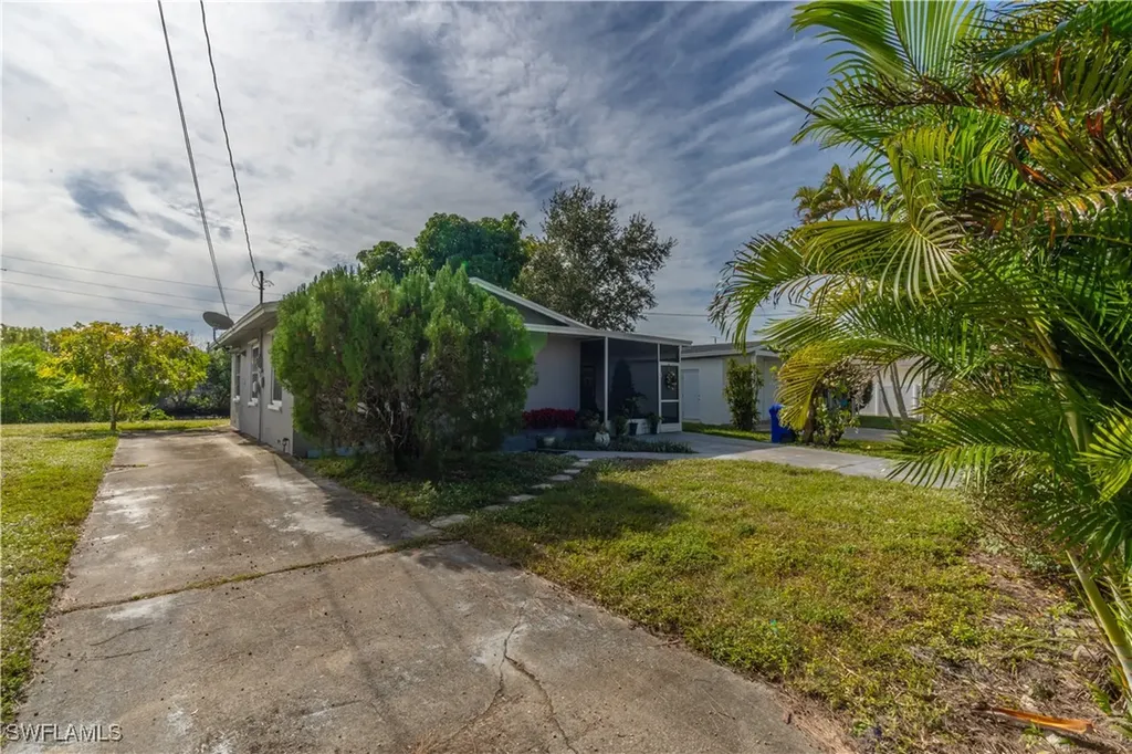 1360 5th Avenue N Naples FL 34102