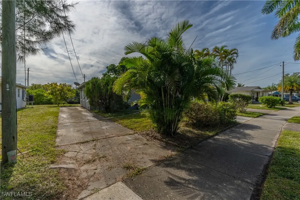 1360 5th Avenue N Naples FL 34102