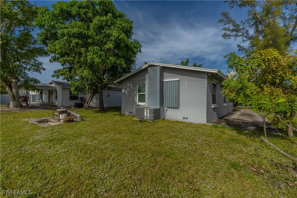 1360 5th Avenue N Naples FL 34102