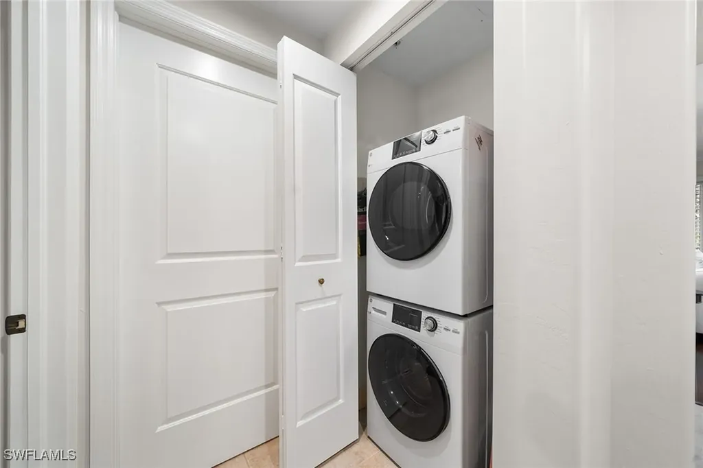 1015 Sandpiper Street Naples FL 34102