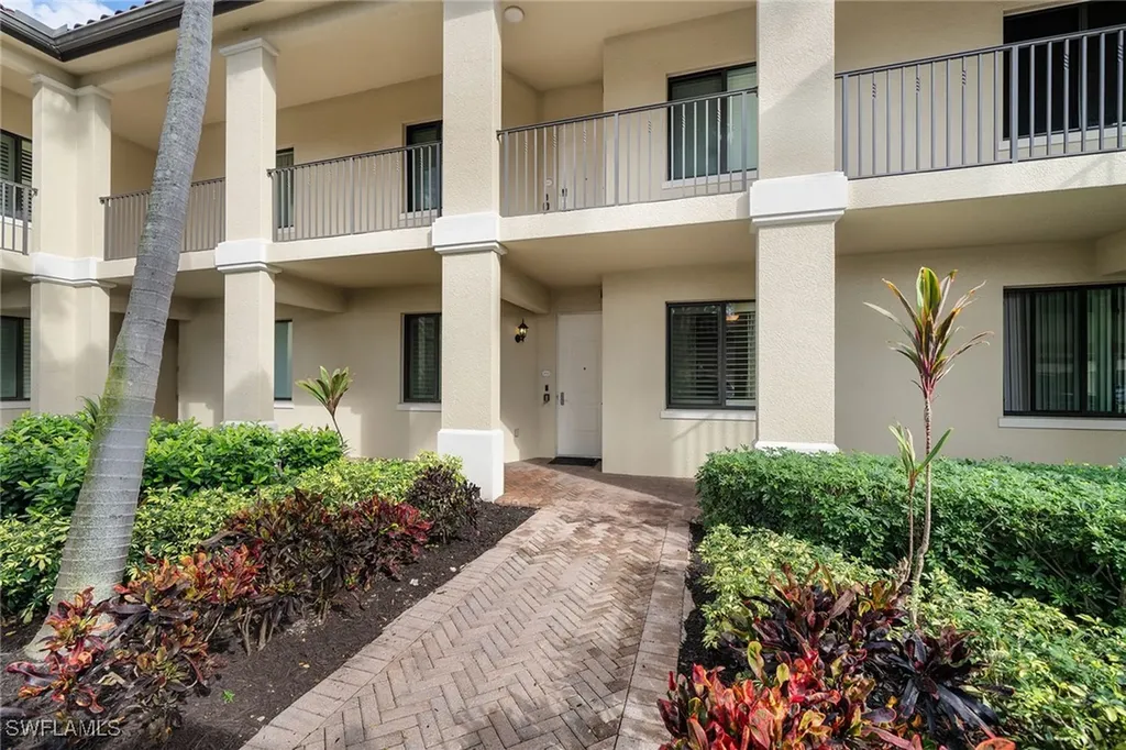 1015 Sandpiper Street Naples FL 34102