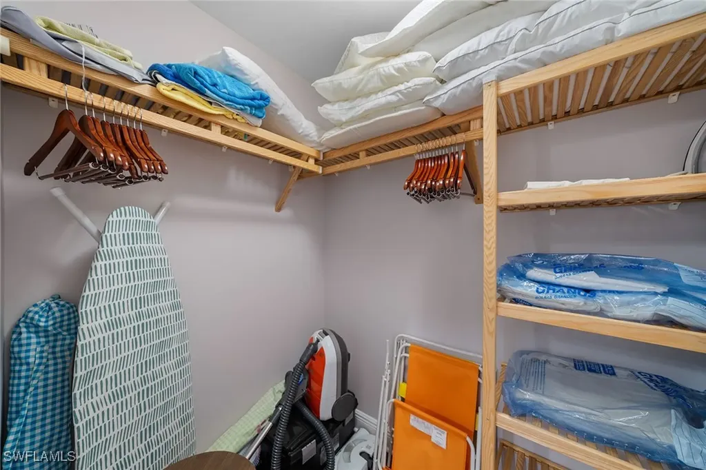 1015 Sandpiper Street Naples FL 34102