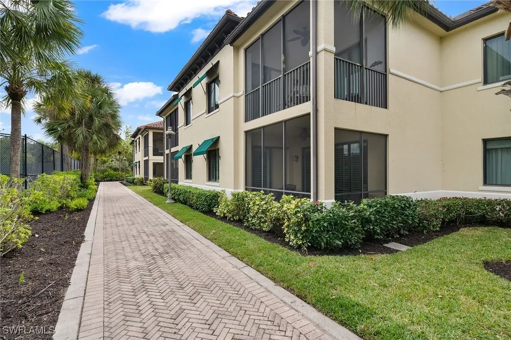 1015 Sandpiper Street Naples FL 34102
