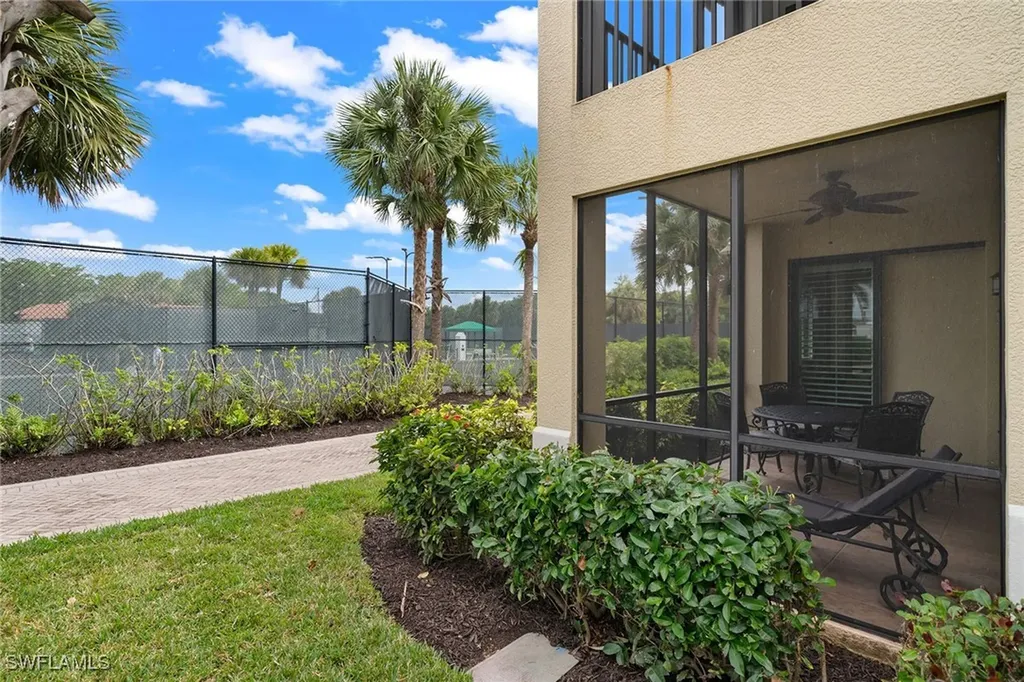 1015 Sandpiper Street Naples FL 34102