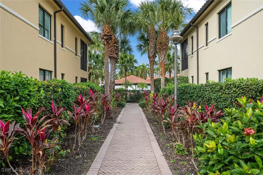 1015 Sandpiper Street Naples FL 34102