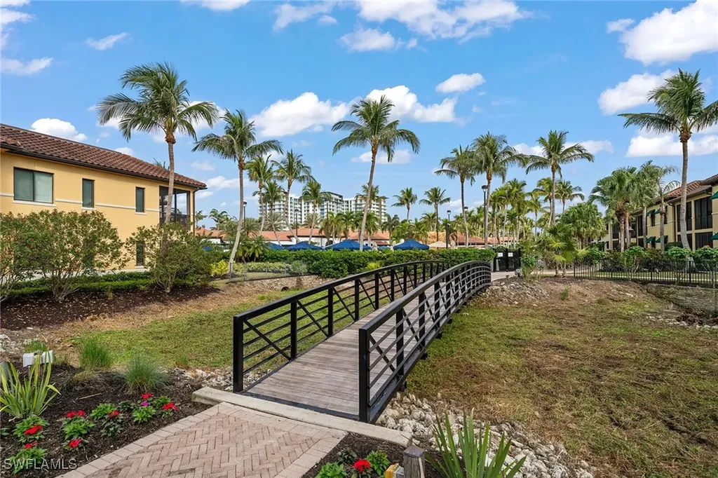 1015 Sandpiper Street Naples FL 34102