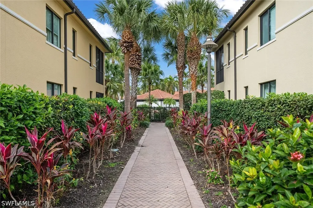 1015 Sandpiper Street Naples FL 34102
