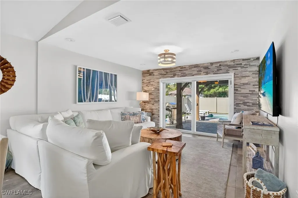523 107th Avenue N Naples FL 34108