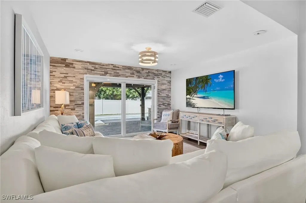 523 107th Avenue N Naples FL 34108