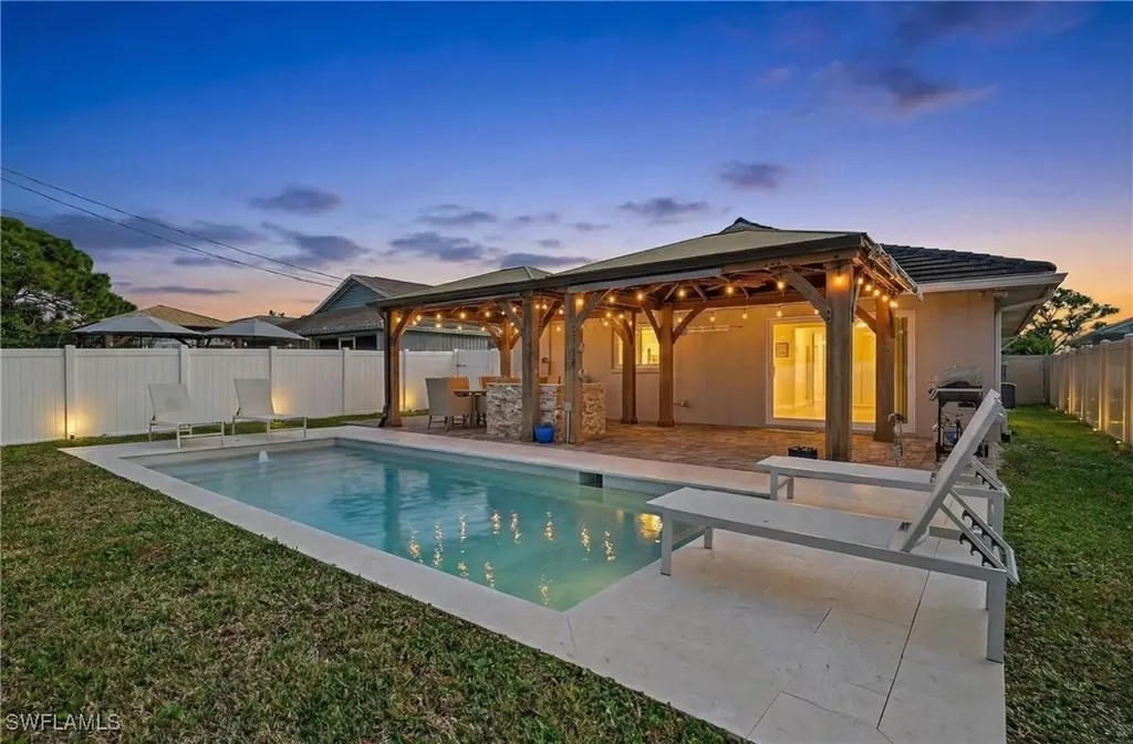 523 107th Avenue N Naples FL 34108