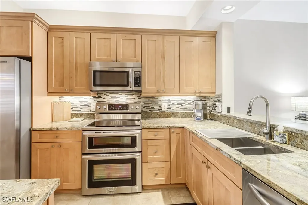 401 Bayfront Place Naples FL 34102
