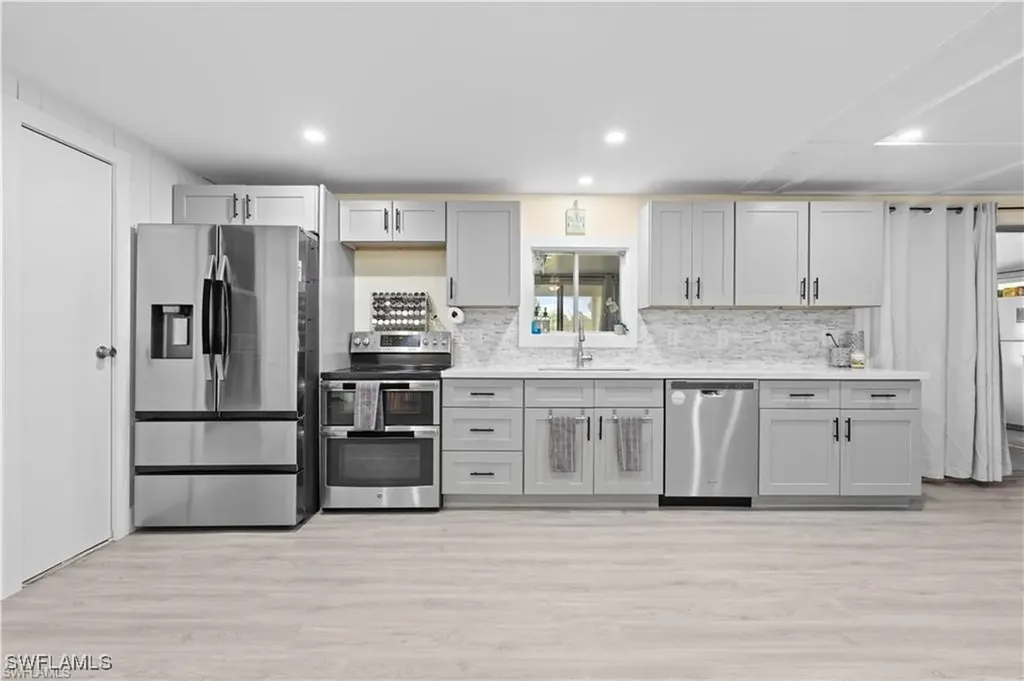 23 Derhenson Drive Naples FL 34114