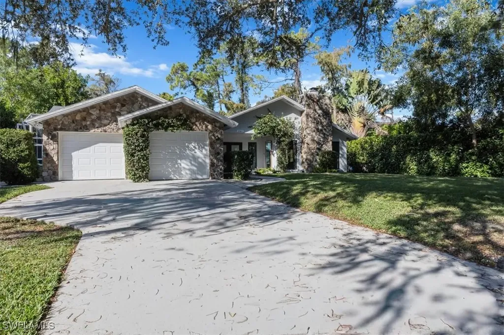 Naples FL, 6161 Waxmyrtle Way