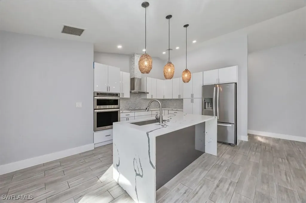 6161 Waxmyrtle Way Naples FL 34109