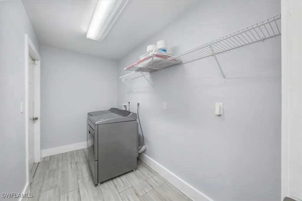 6161 Waxmyrtle Way Naples FL 34109