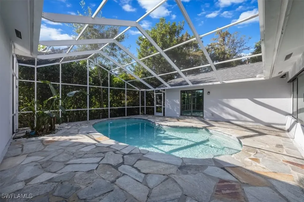 6161 Waxmyrtle Way Naples FL 34109