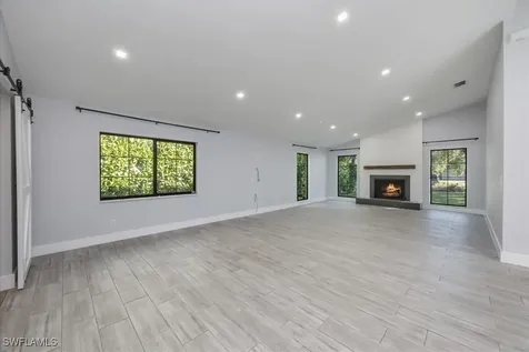 6161 Waxmyrtle Way Naples FL 34109